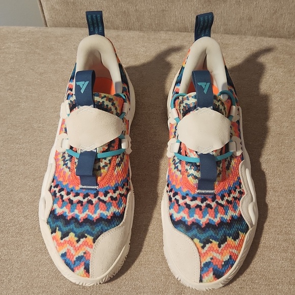 Athletic_Shoes